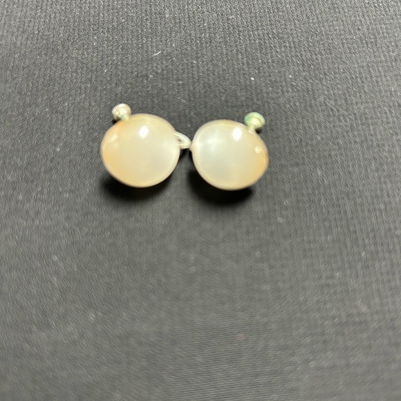 VTG Moon glow Lucite Screw back earrings. Very pretty!! - Picture 4 of 8
